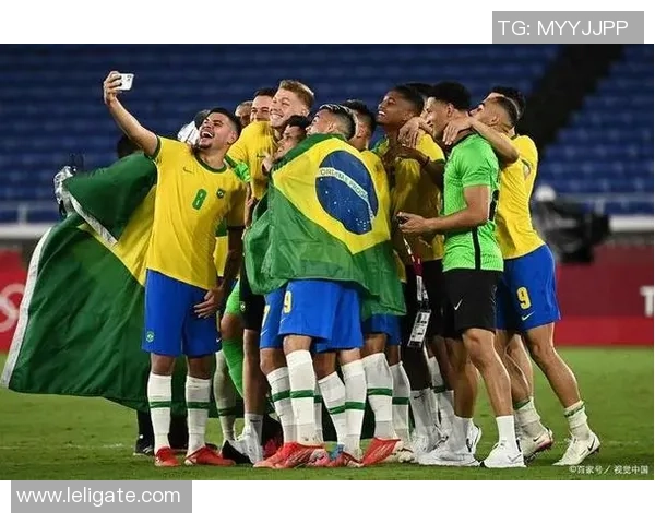 从贫民窟到绿茵场底层崛起的足球明星书写传奇人生