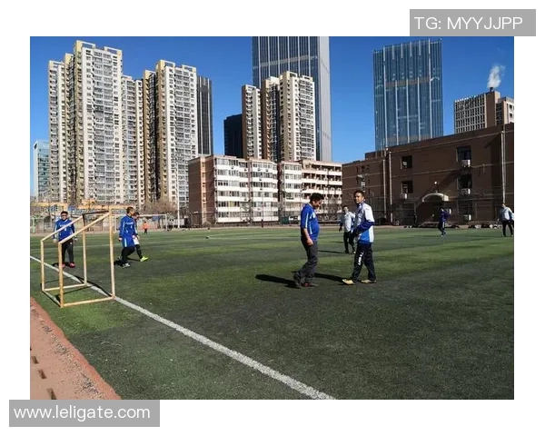 北京足球队状态引发热议球迷对球队表现褒贬不一 北京足球队状态引发热议球迷对球队表现褒贬不一