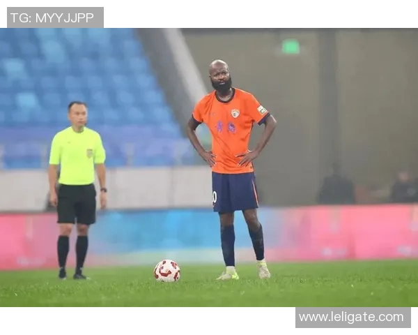 足球明星裤裆藏话筒内幕曝光揭秘赛场背后的秘密与趣事