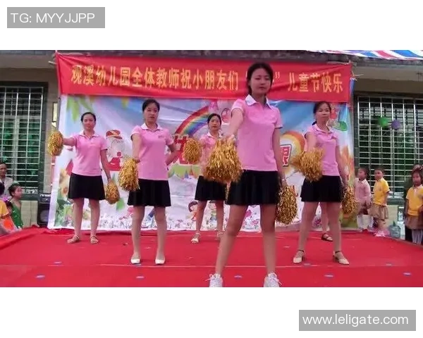 幼儿舞蹈与足球小子的快乐结合展现孩子们的无限活力与创造力