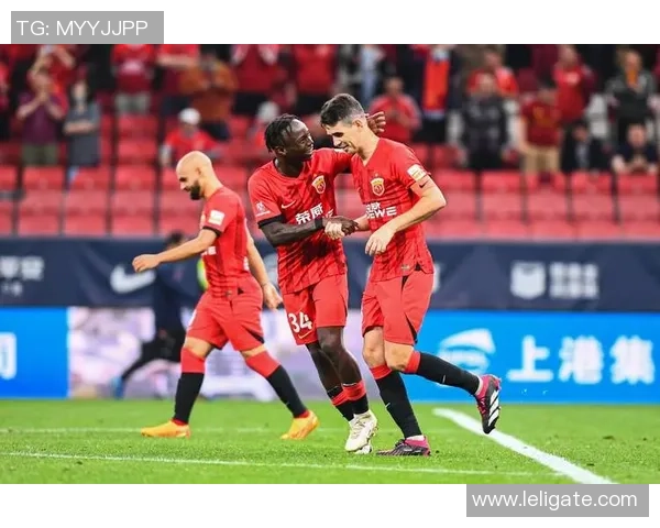 足球三外援助力球队崛起展现国际化风采与竞争力