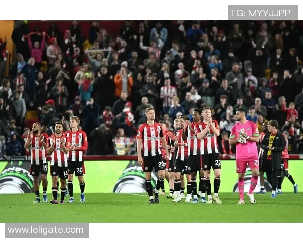 英超足球赛激战正酣球迷热情高涨期待精彩对决与传奇时刻