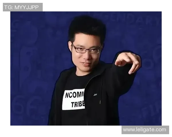 足球大司马的传奇之路：从草根到顶尖解说员的成长故事