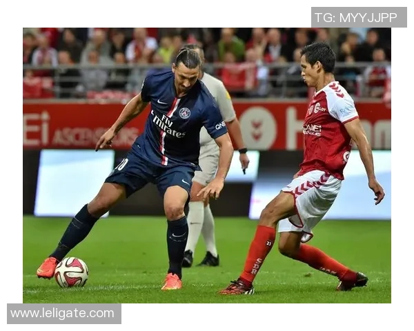 足球假传变向技巧解析助你在比赛中轻松突破防线提升个人技术水平