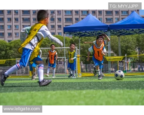 足球捉球的乐趣与技巧探索让你在绿茵场上尽情展现风采